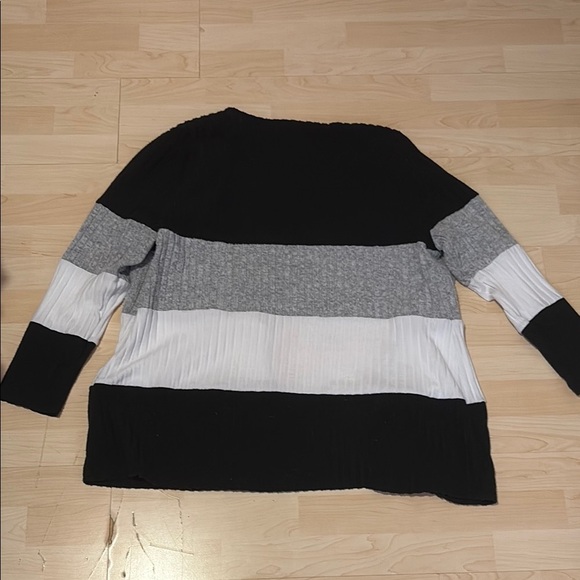 Colorblock Women's Sweater - Picture 2 of 3